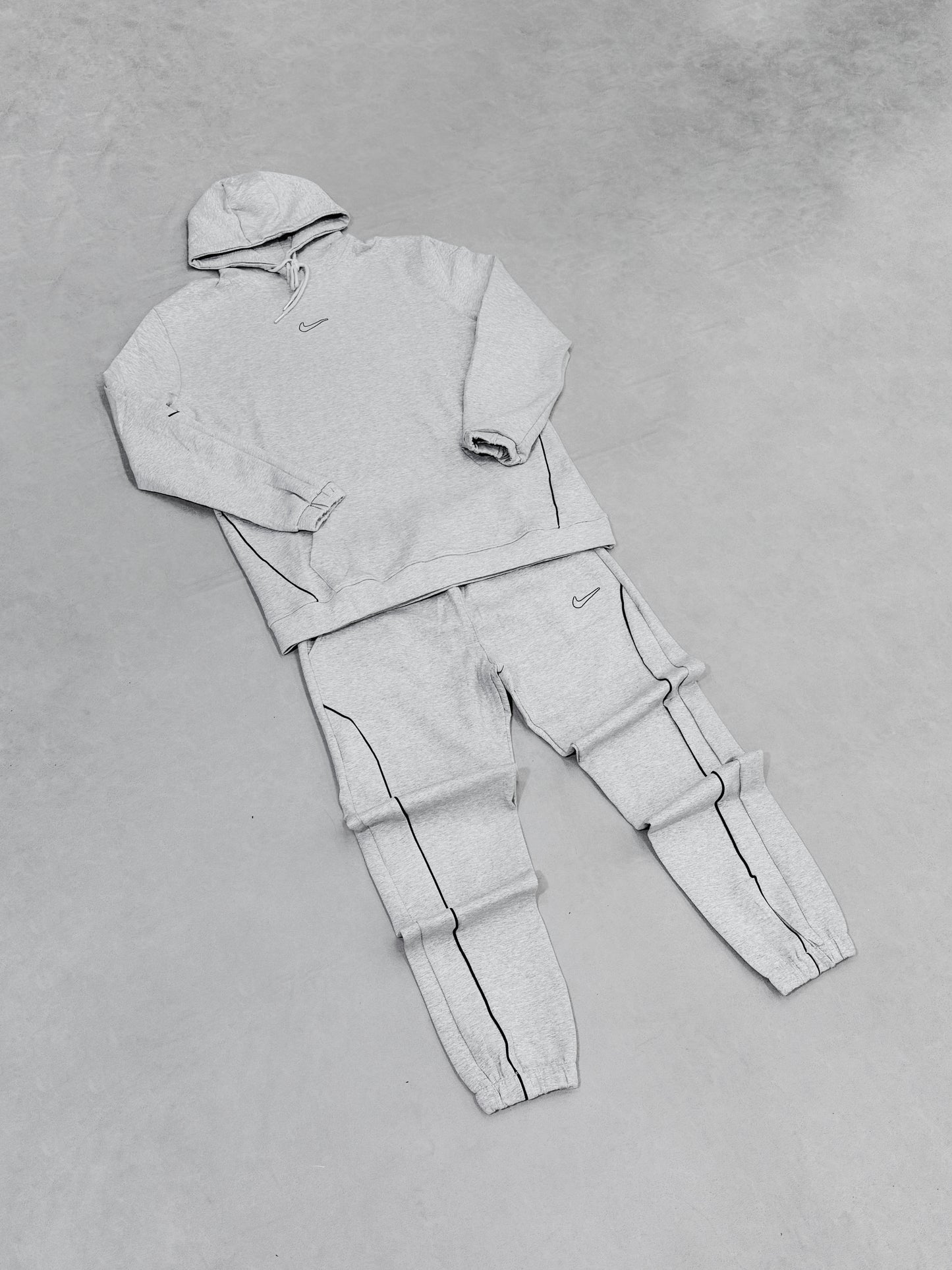 NIKE GRIS CHULO