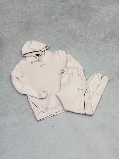 NIKE BEIGE CHULO
