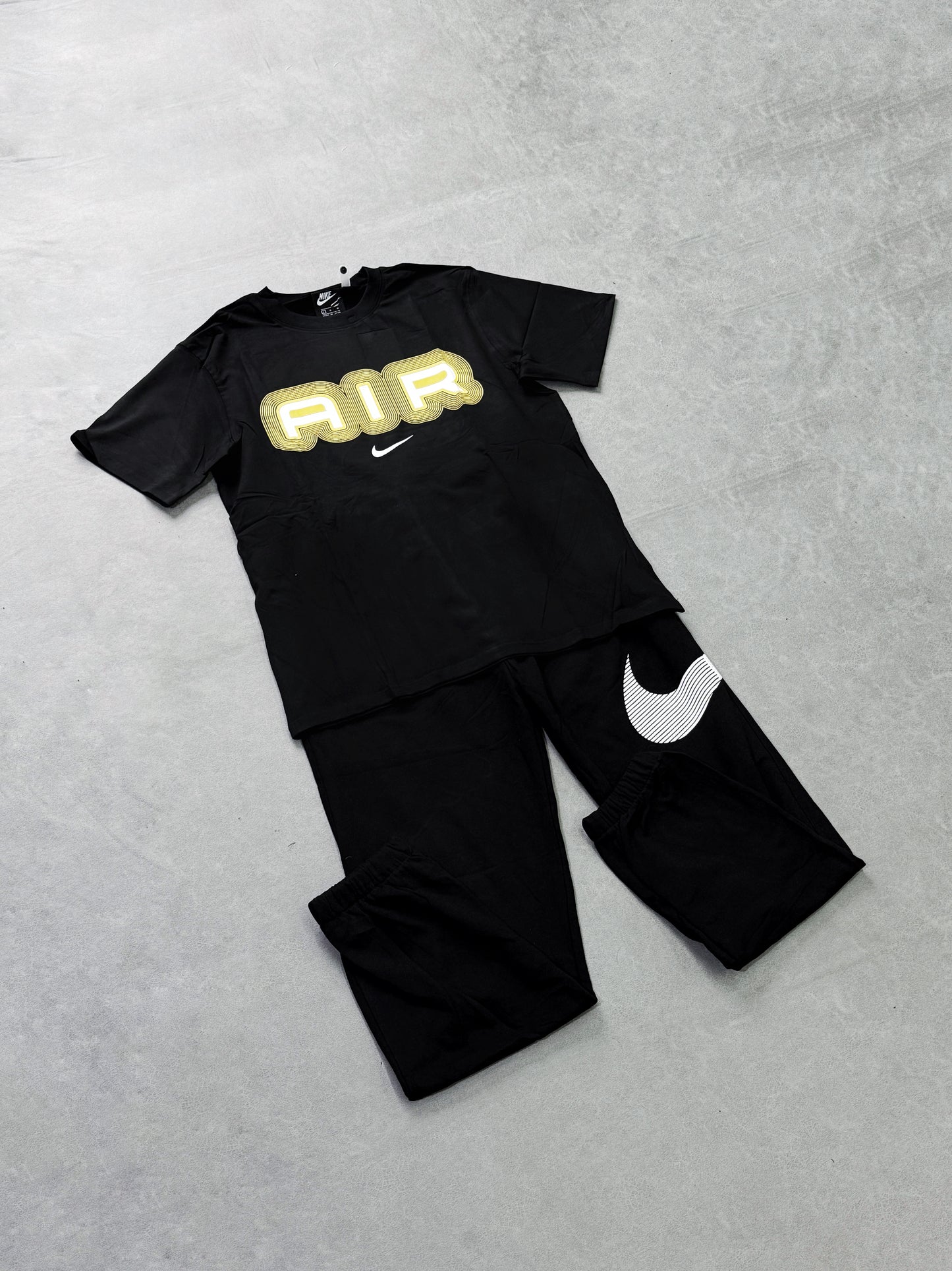 NIKE AIR NEGRO AMARILLO